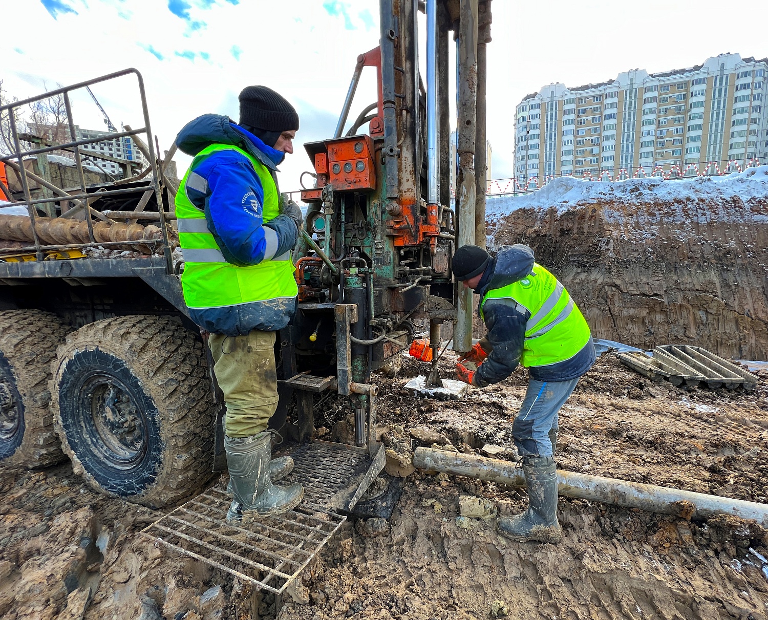 Геологические и гидрогеологические изыскания для строительства школы искусств в городе Московский